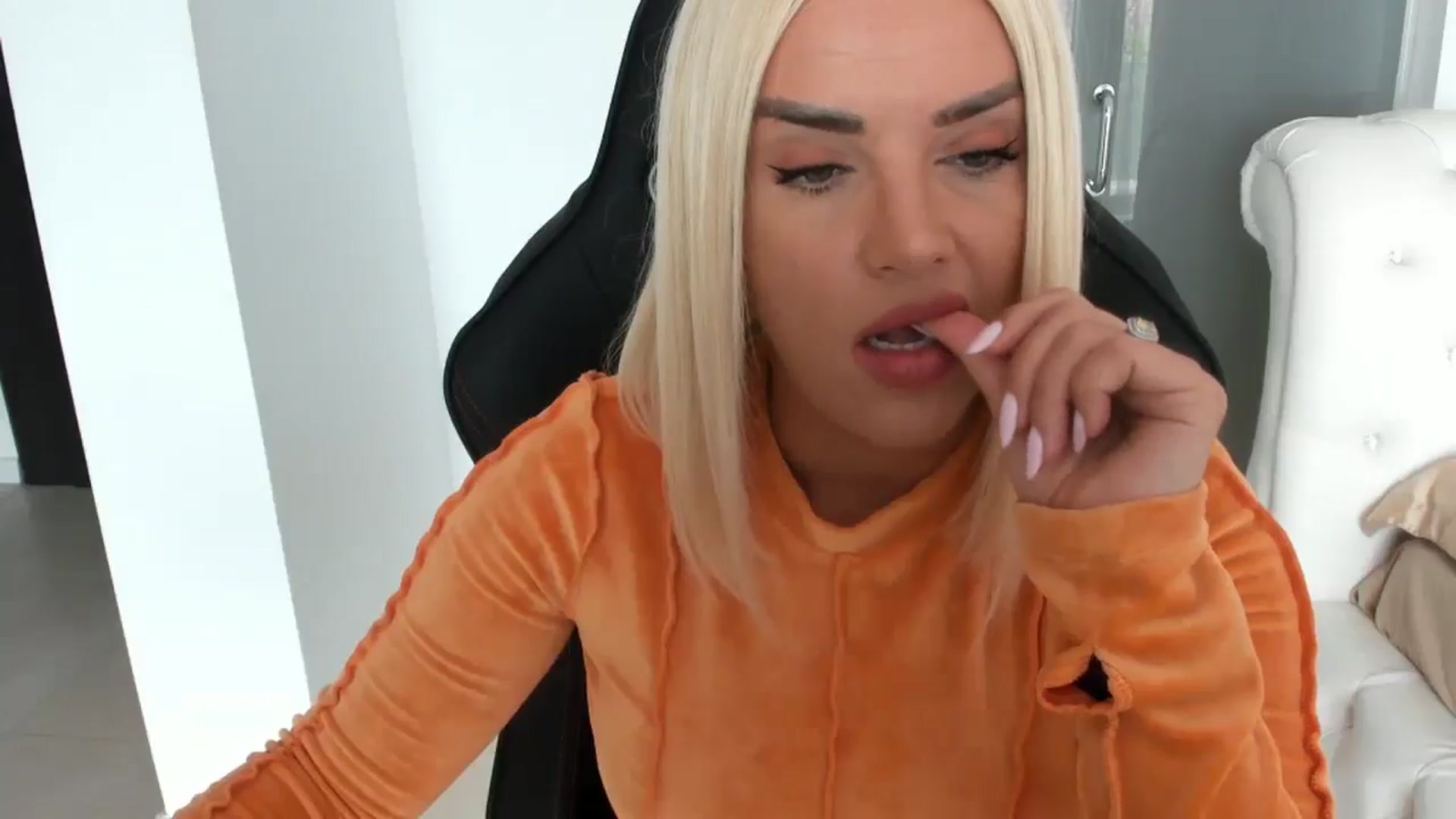 Gallery image thumbnail from Allesia_'s myfreecams stream on, 04/18/2025, 10:54 image 6 of 20