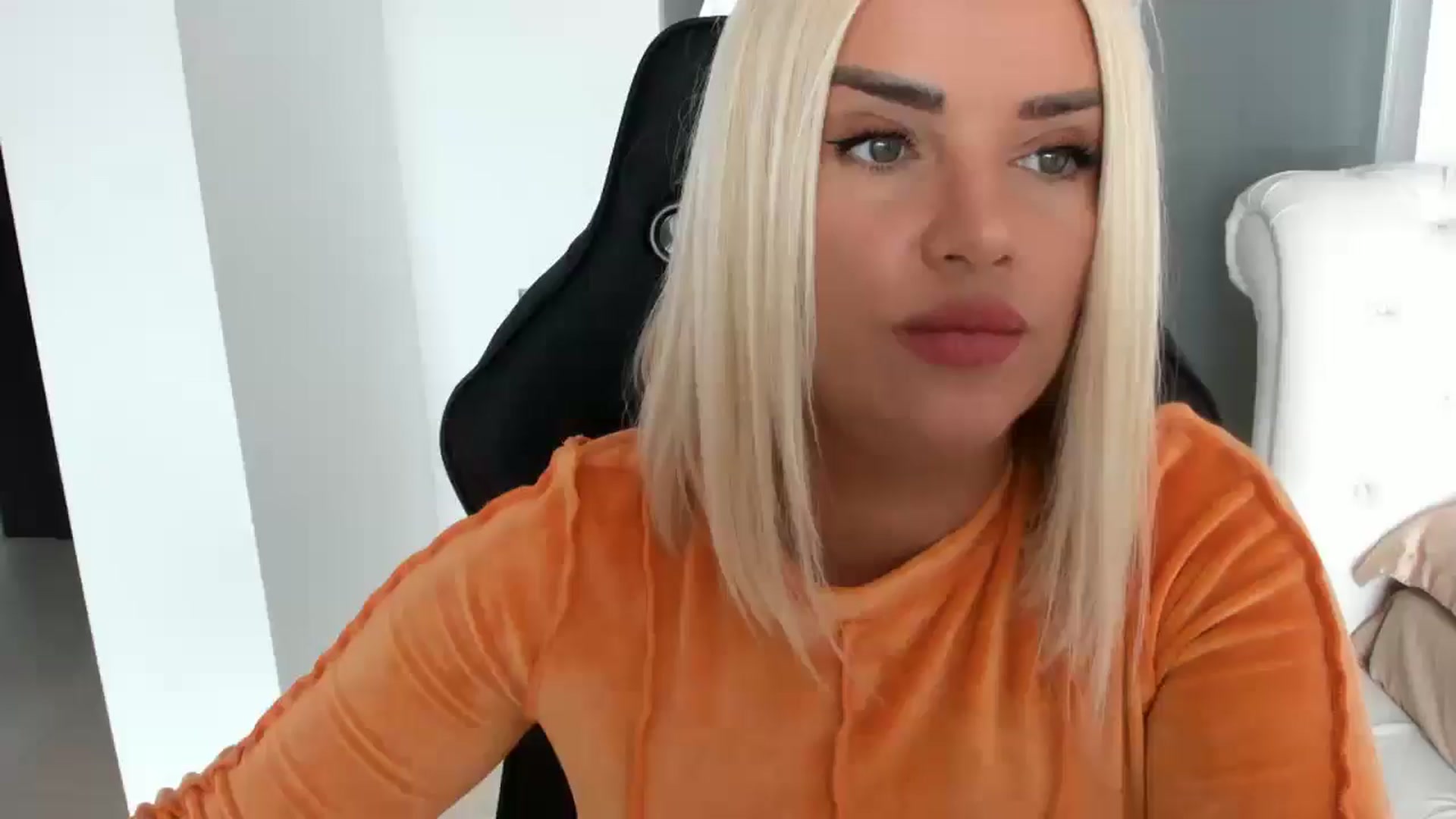 Gallery image thumbnail from Allesia_'s myfreecams stream on, 04/18/2025, 10:54 image 18 of 20