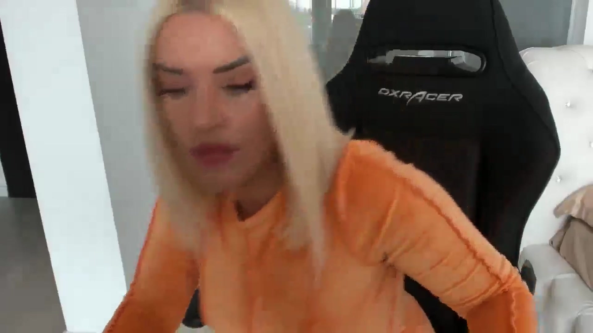 Gallery image thumbnail from Allesia_'s myfreecams stream on, 04/18/2025, 10:54 image 11 of 20