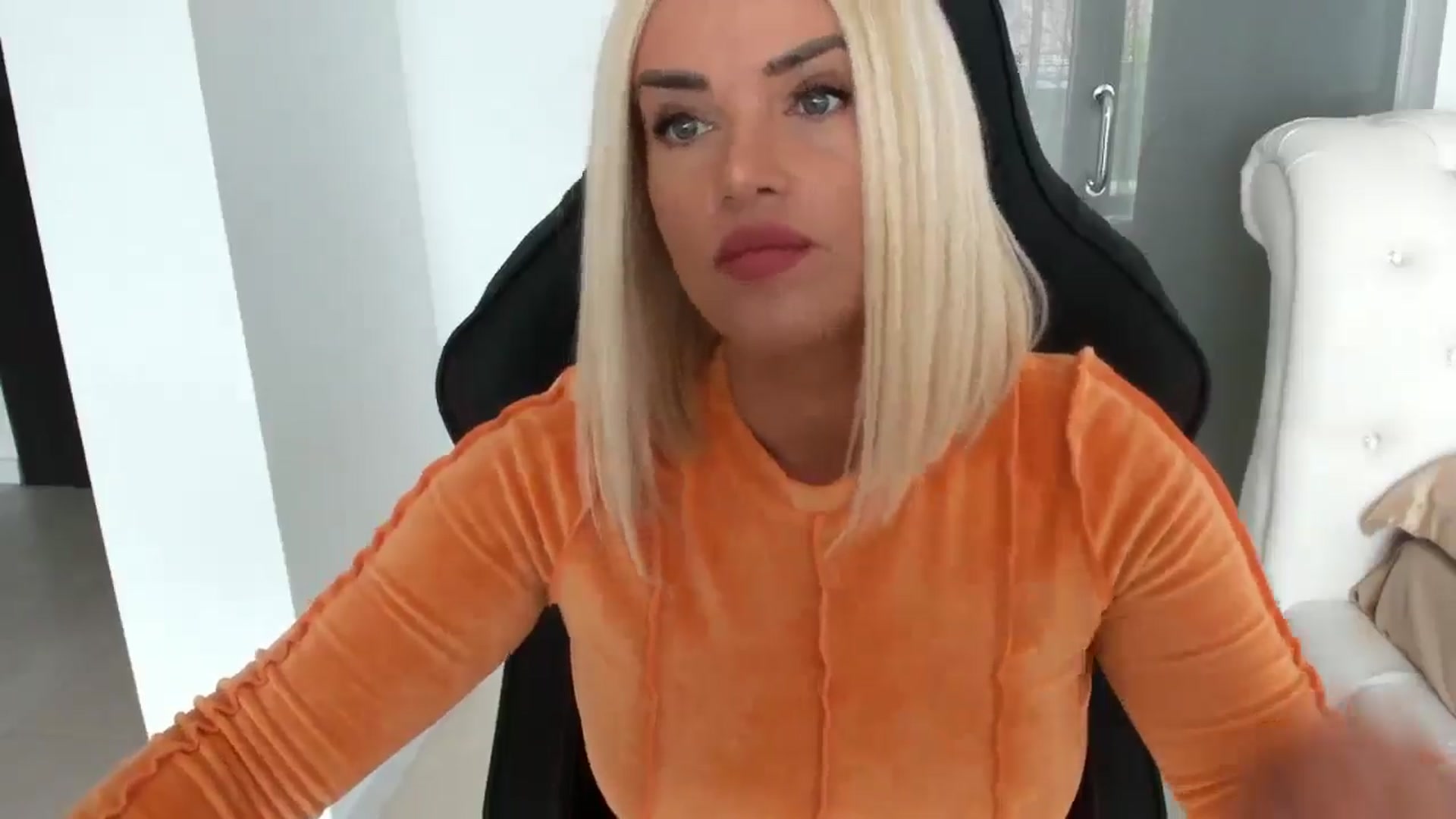 Gallery image thumbnail from Allesia_'s myfreecams stream on, 04/18/2025, 10:54 image 7 of 20