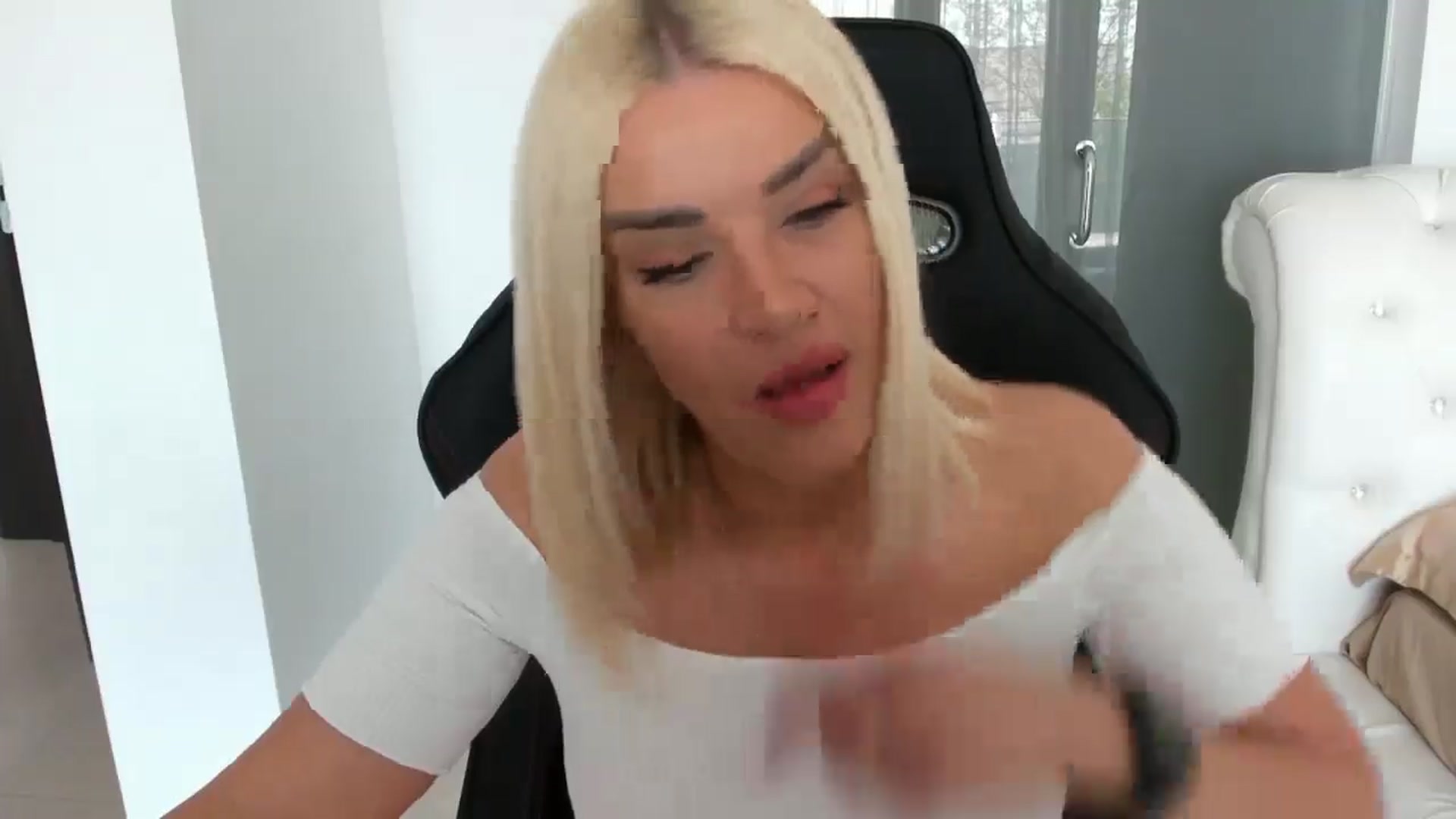 Gallery image thumbnail from Allesia_'s myfreecams stream on, 04/20/2025, 09:01 image 12 of 20