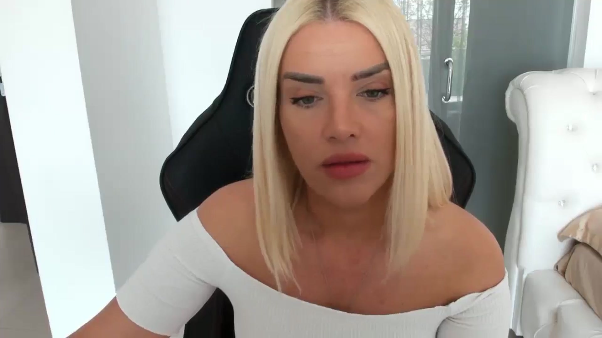 Gallery image thumbnail from Allesia_'s myfreecams stream on, 04/20/2025, 09:01 image 13 of 20