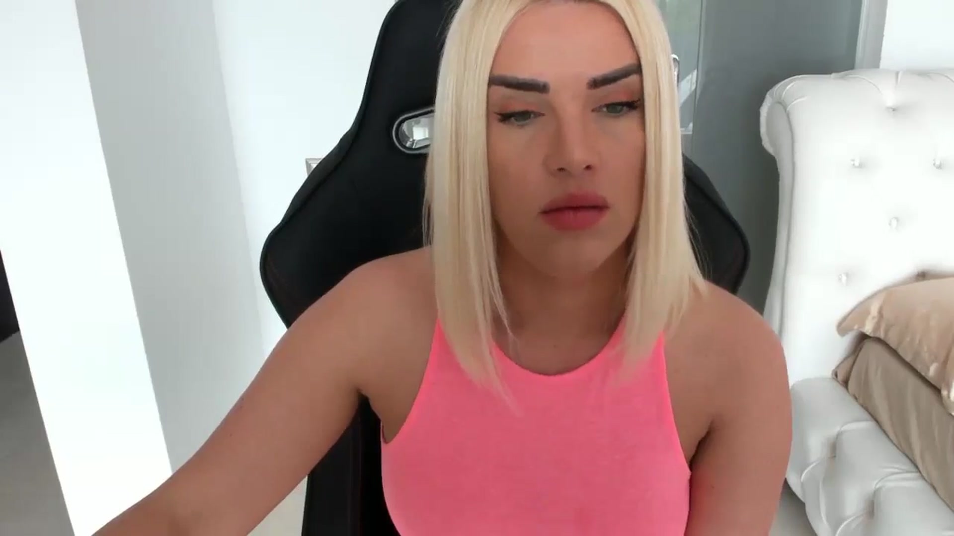 Gallery image thumbnail from Allesia_'s myfreecams stream on, 04/23/2025, 09:27 image 16 of 20