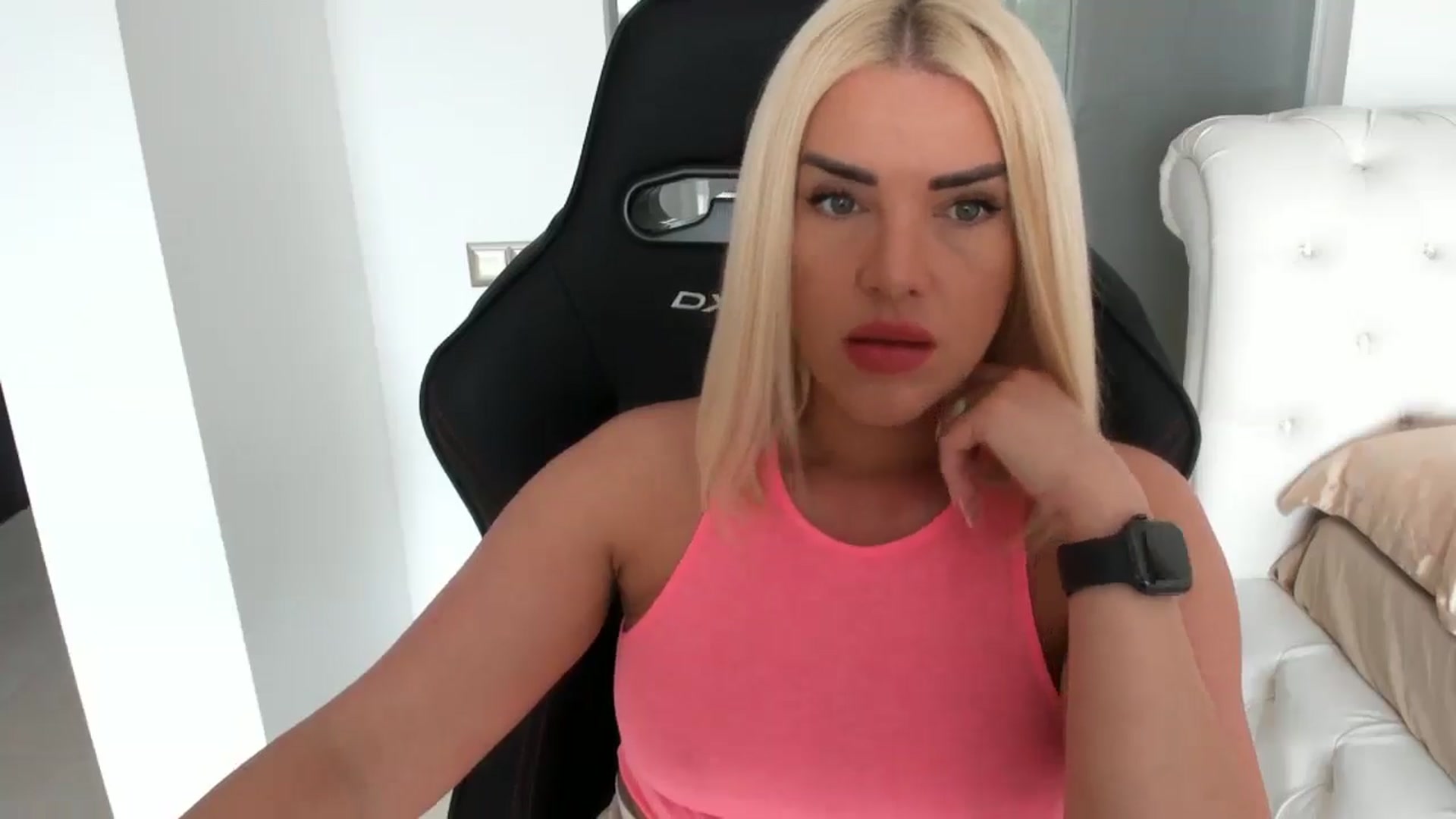 Gallery image thumbnail from Allesia_'s myfreecams stream on, 04/23/2025, 09:27 image 5 of 20