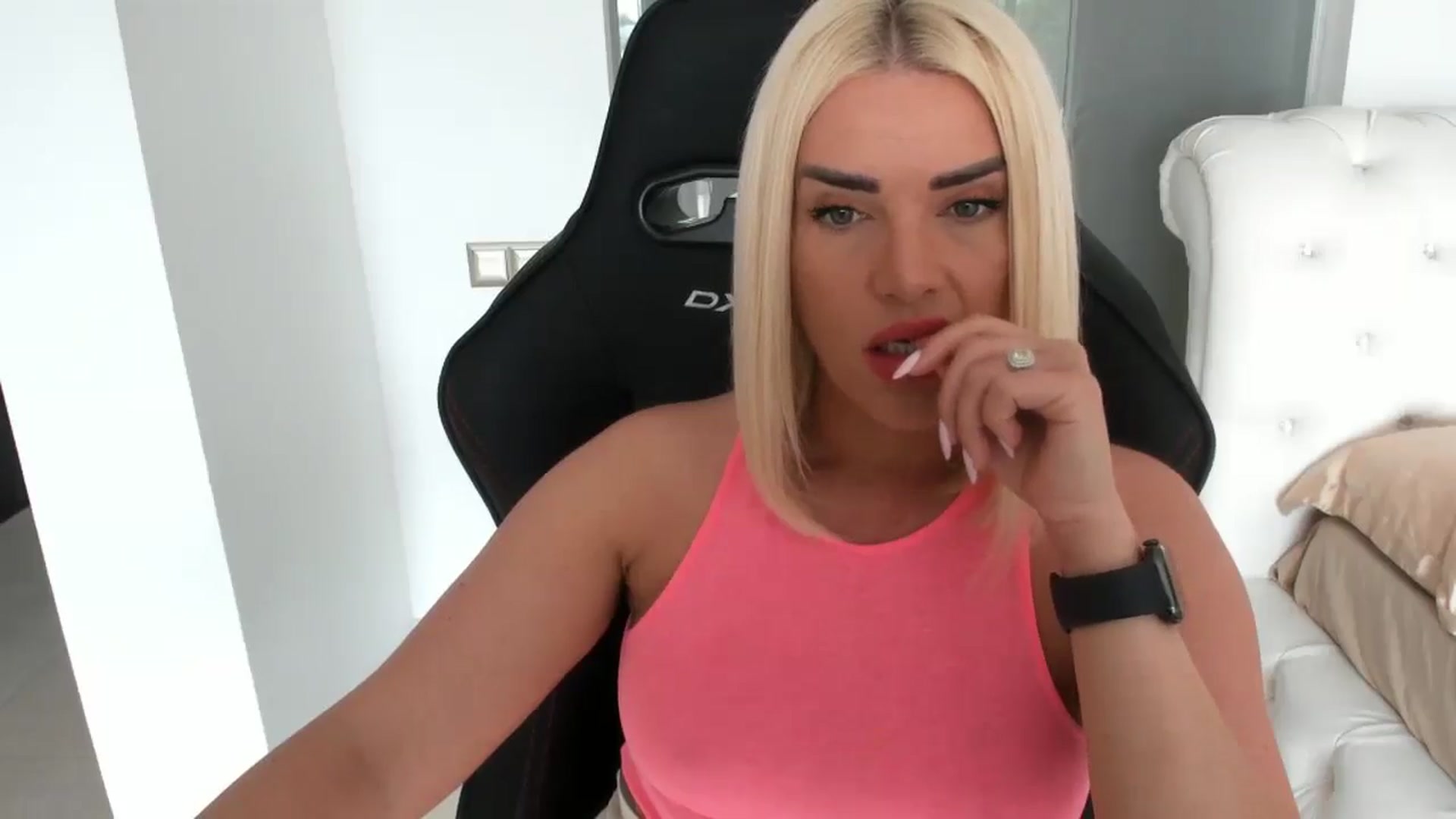 Gallery image thumbnail from Allesia_'s myfreecams stream on, 04/23/2025, 09:27 image 6 of 20