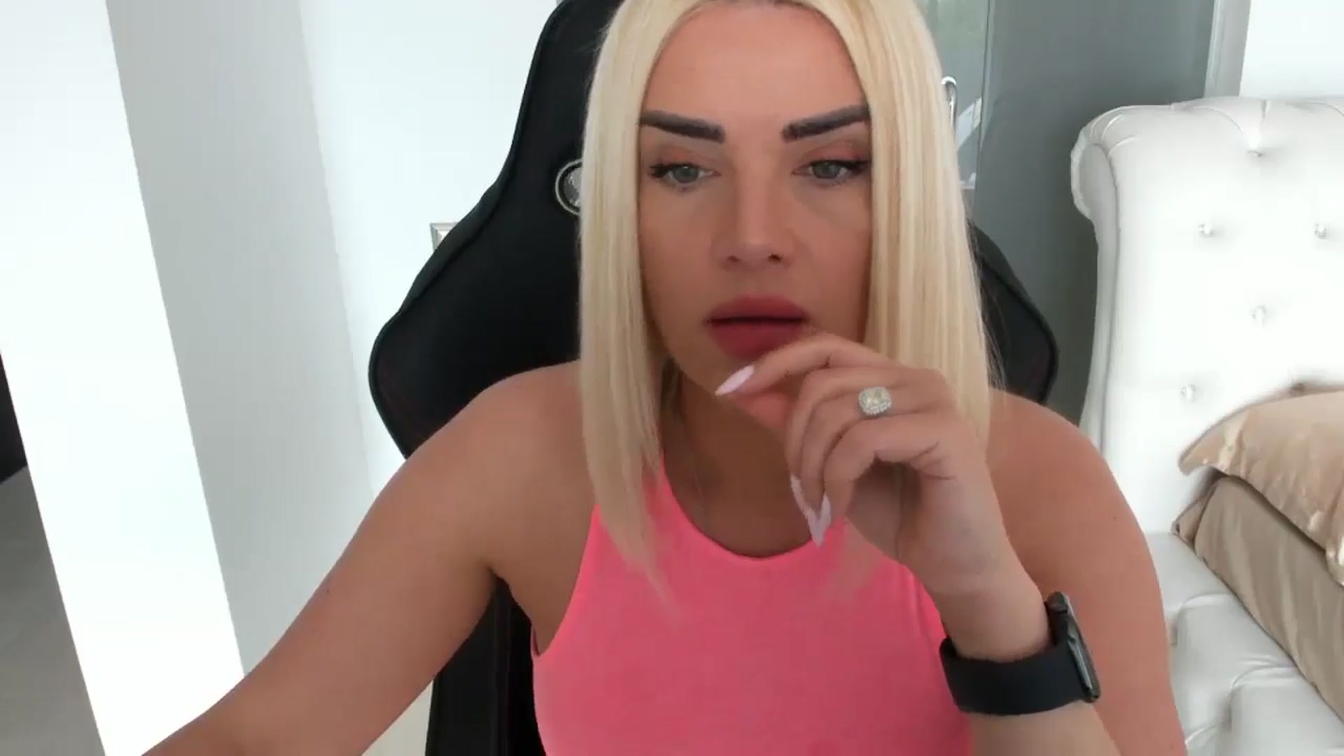 Gallery image thumbnail from Allesia_'s myfreecams stream on, 04/23/2025, 09:27 image 15 of 20