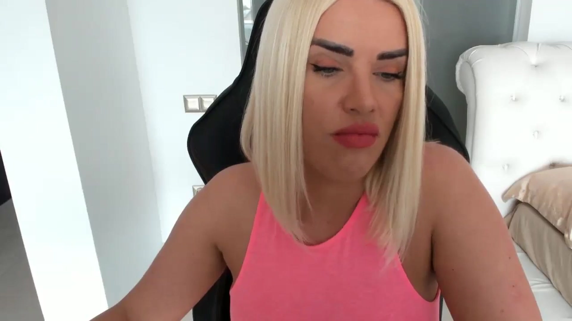 Gallery image thumbnail from Allesia_'s myfreecams stream on, 04/23/2025, 09:27 image 9 of 20