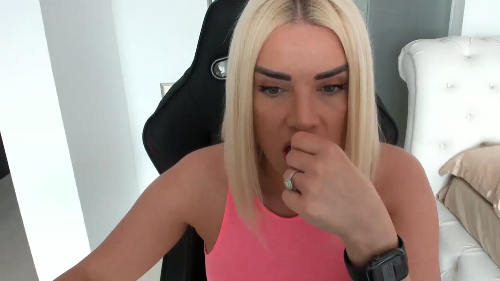 Gallery image thumbnail from Allesia_'s myfreecams stream on, 04/23/2025, 09:27 image 14 of 20