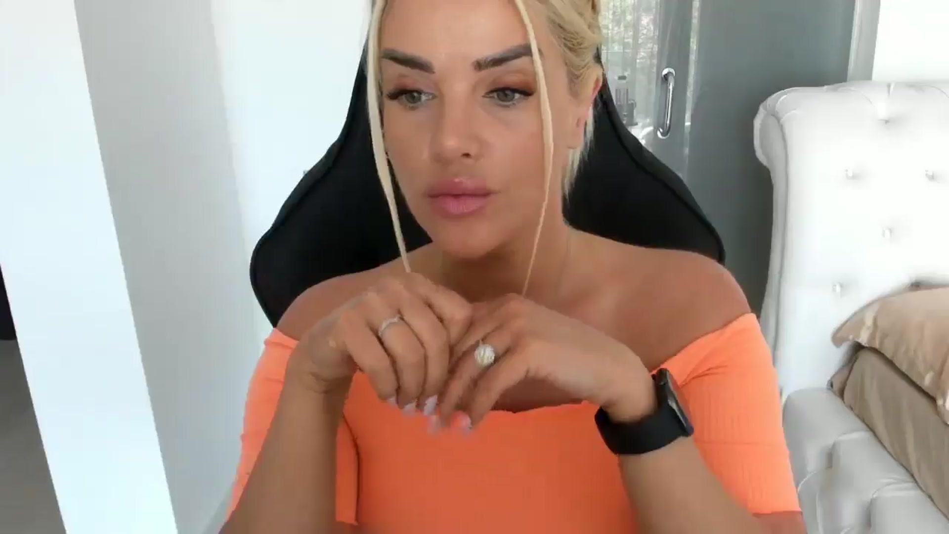Gallery image thumbnail from Allesia_'s myfreecams stream on, 04/29/2025, 11:42 image 13 of 20