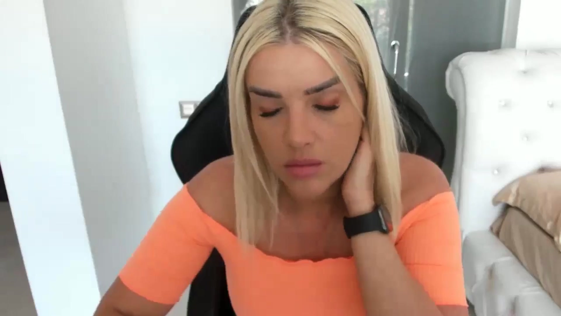 Gallery image thumbnail from Allesia_'s myfreecams stream on, 04/29/2025, 11:42 image 4 of 20