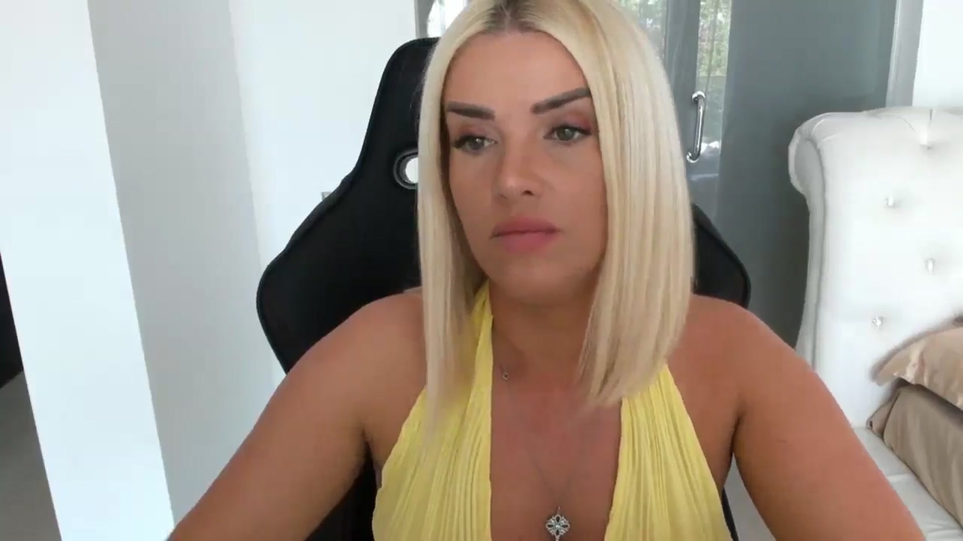 Gallery image thumbnail from Allesia_'s myfreecams stream on, 04/30/2025, 10:57 image 2 of 20