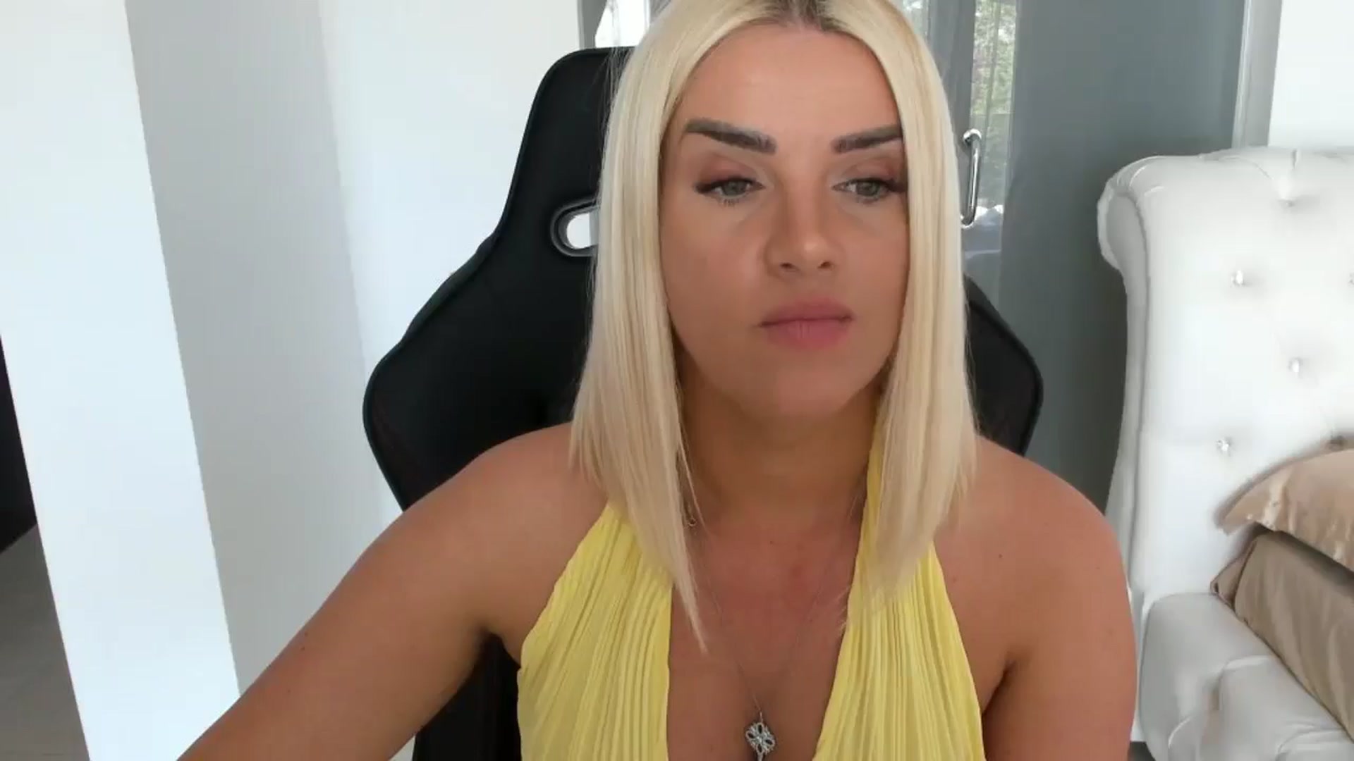 Gallery image thumbnail from Allesia_'s myfreecams stream on, 04/30/2025, 10:57 image 18 of 20