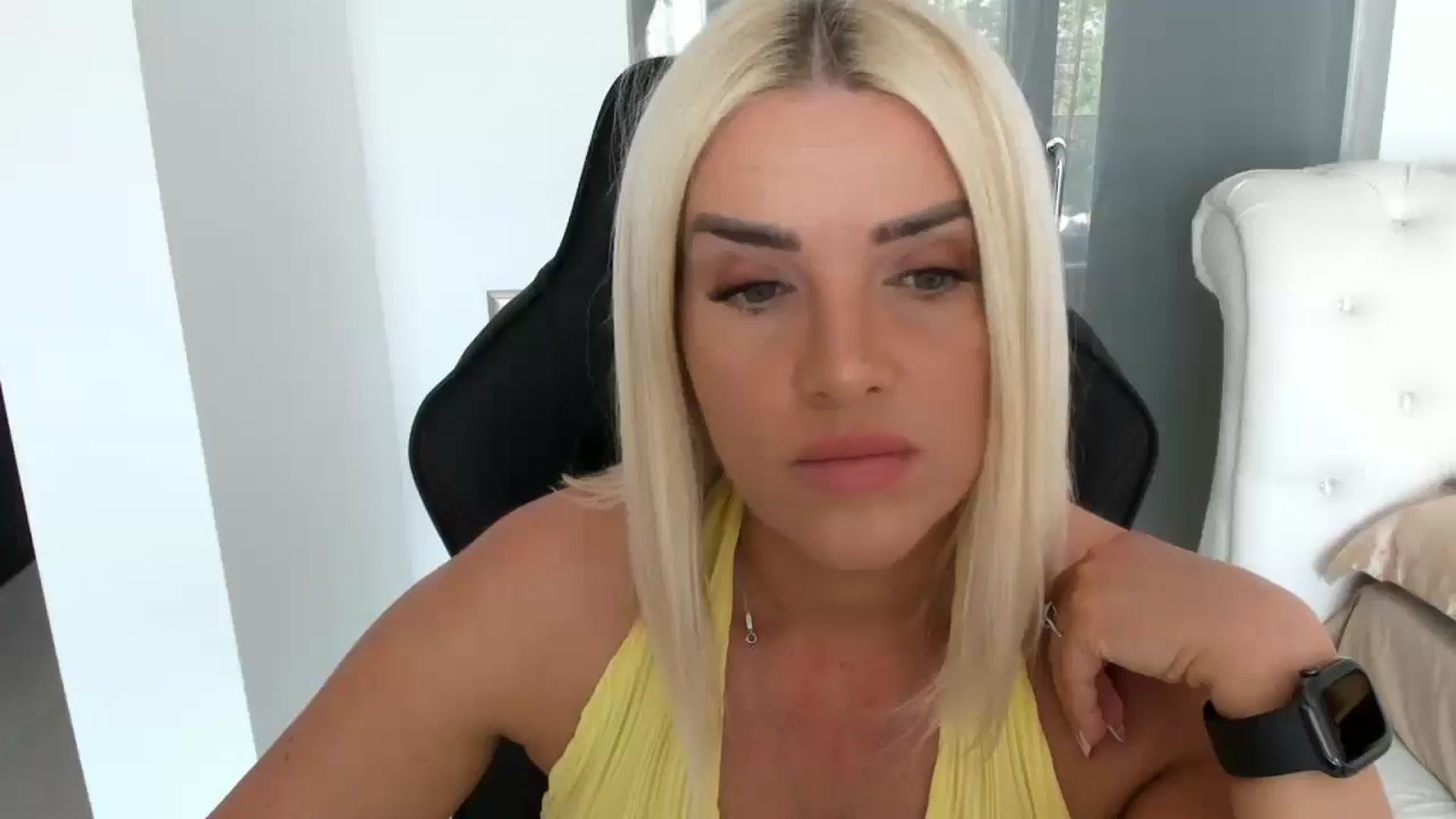 Gallery image thumbnail from Allesia_'s myfreecams stream on, 04/30/2025, 10:57 image 1 of 20
