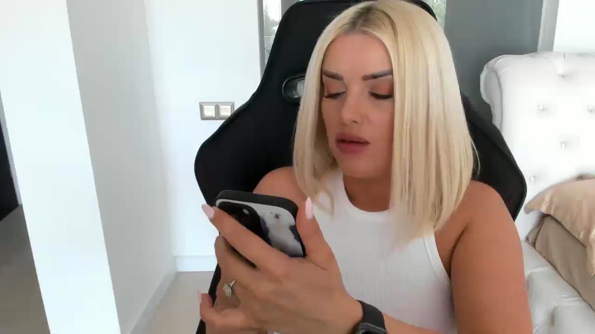 Gallery image thumbnail from Allesia_'s myfreecams stream on, 05/03/2025, 10:47 image 12 of 20