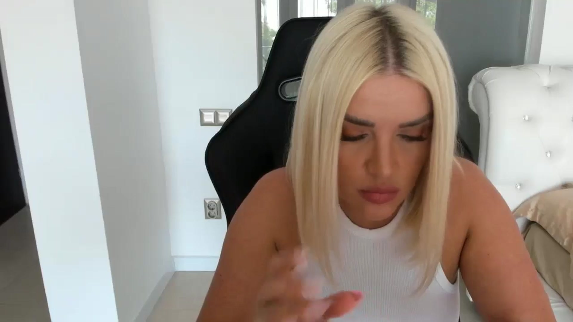 Gallery image thumbnail from Allesia_'s myfreecams stream on, 05/03/2025, 11:08 image 4 of 20