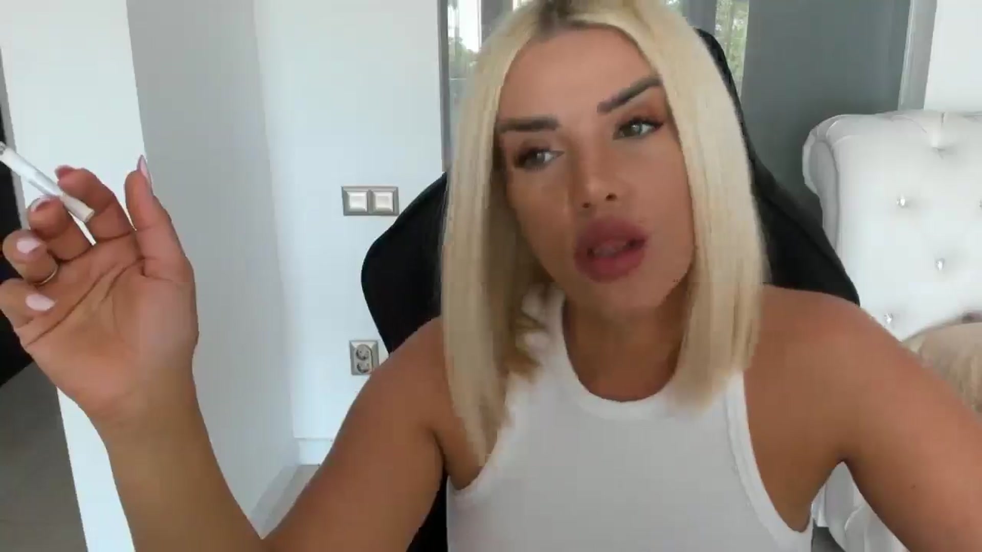 Gallery image thumbnail from Allesia_'s myfreecams stream on, 05/03/2025, 11:08 image 19 of 20