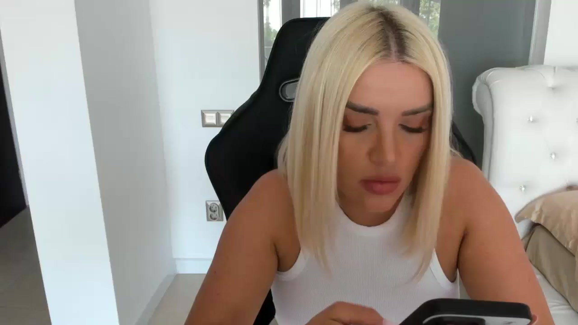 Gallery image thumbnail from Allesia_'s myfreecams stream on, 05/03/2025, 11:08 image 3 of 20