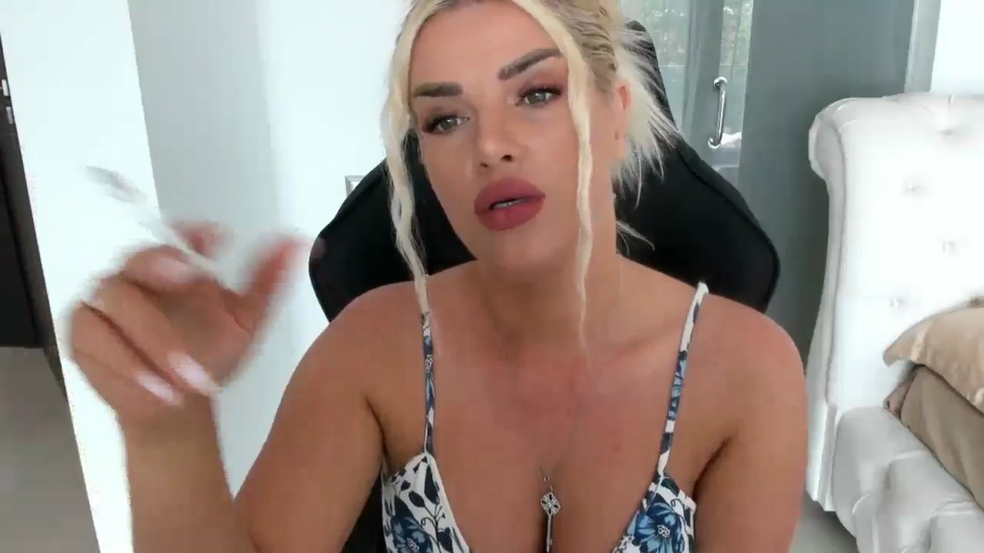 Gallery image thumbnail from Allesia_'s myfreecams stream on, 05/04/2025, 10:15 image 20 of 20
