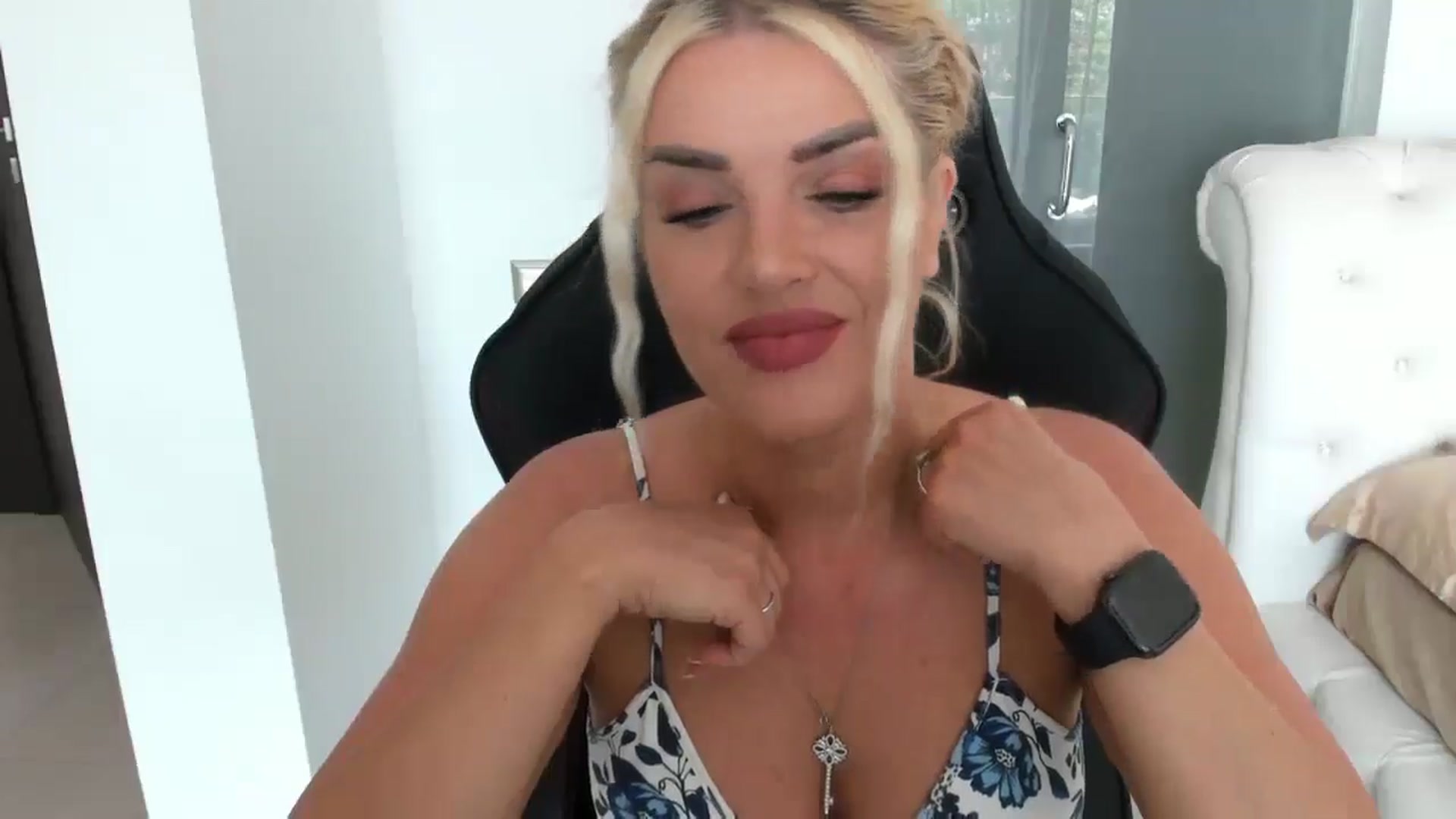 Gallery image thumbnail from Allesia_'s myfreecams stream on, 05/04/2025, 10:15 image 6 of 20