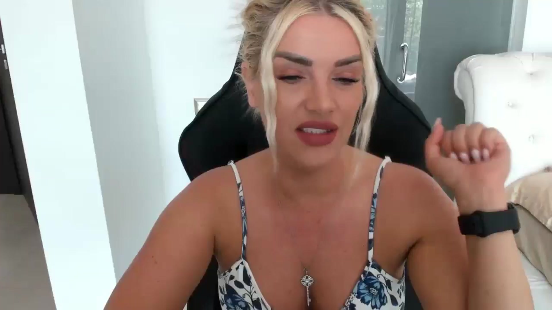 Gallery image thumbnail from Allesia_'s myfreecams stream on, 05/04/2025, 10:15 image 4 of 20