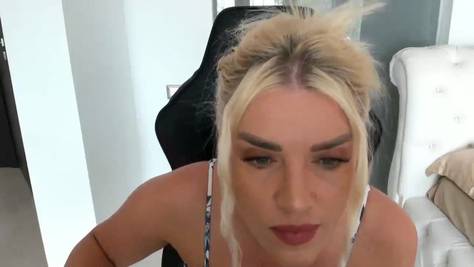 Gallery image thumbnail from Allesia_'s myfreecams stream on, 05/04/2025, 10:15 image 19 of 20