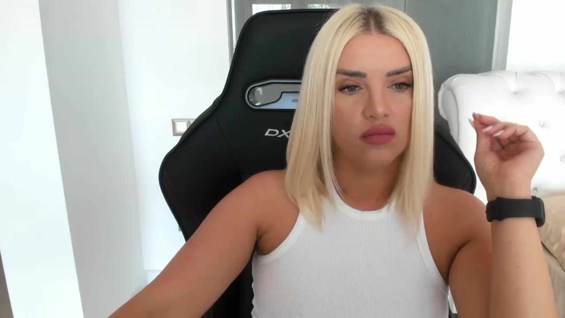 Gallery image thumbnail from Allesia_'s myfreecams stream on, 05/07/2025, 09:34 image 7 of 20