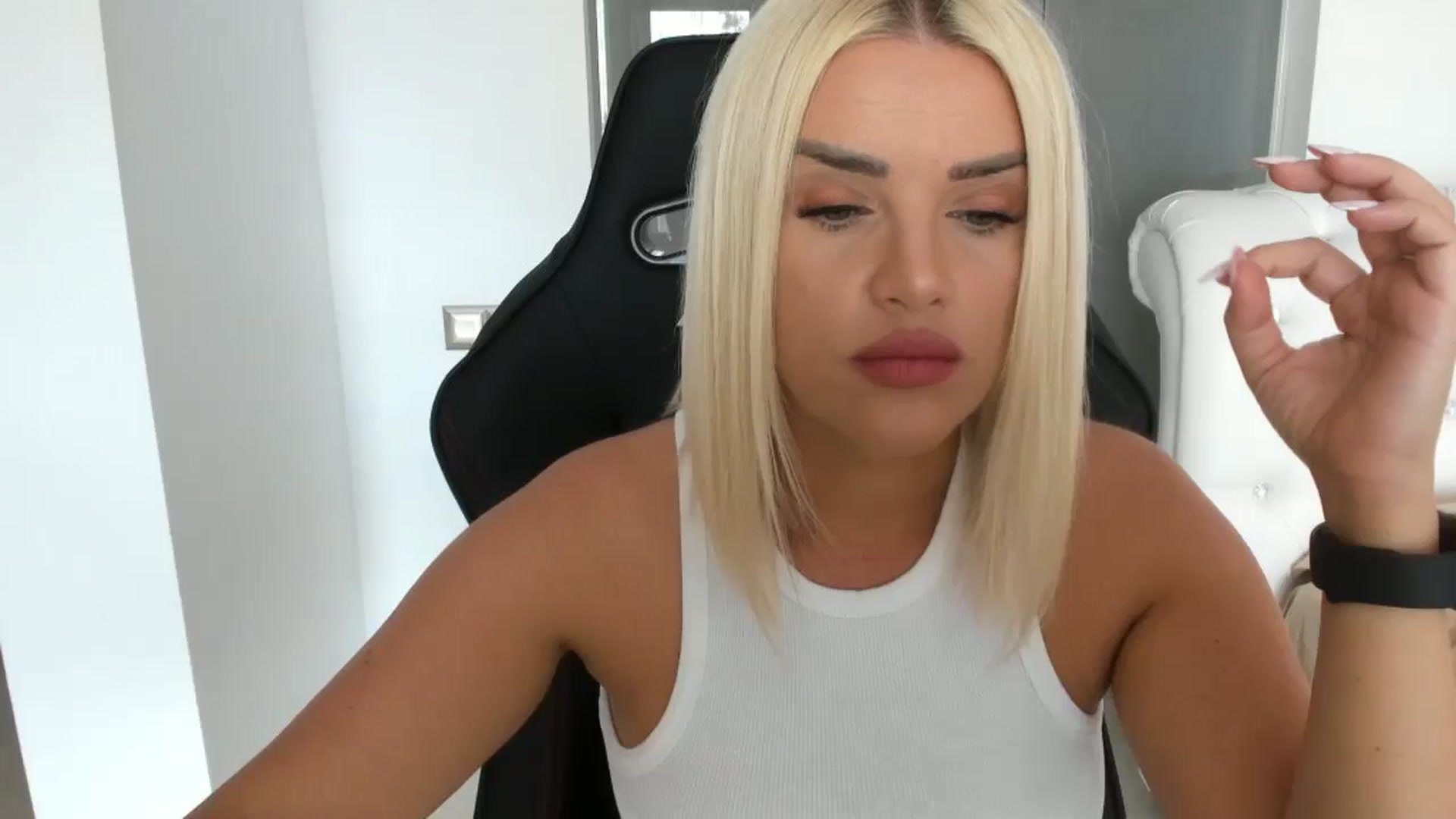 Gallery image thumbnail from Allesia_'s myfreecams stream on, 05/07/2025, 09:34 image 17 of 20