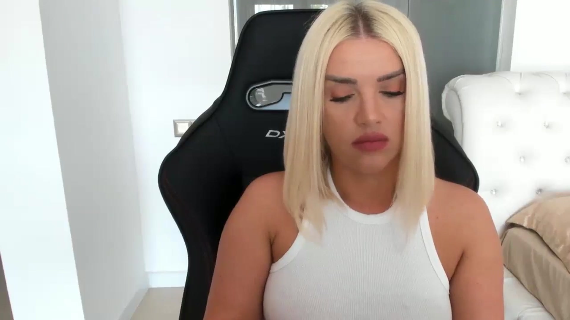 Gallery image thumbnail from Allesia_'s myfreecams stream on, 05/07/2025, 09:34 image 2 of 20