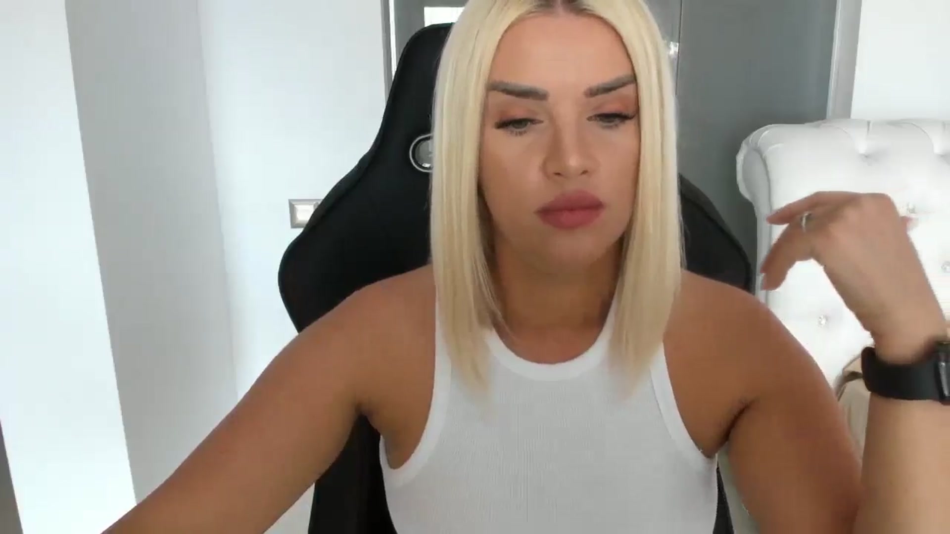 Gallery image thumbnail from Allesia_'s myfreecams stream on, 05/07/2025, 09:34 image 19 of 20