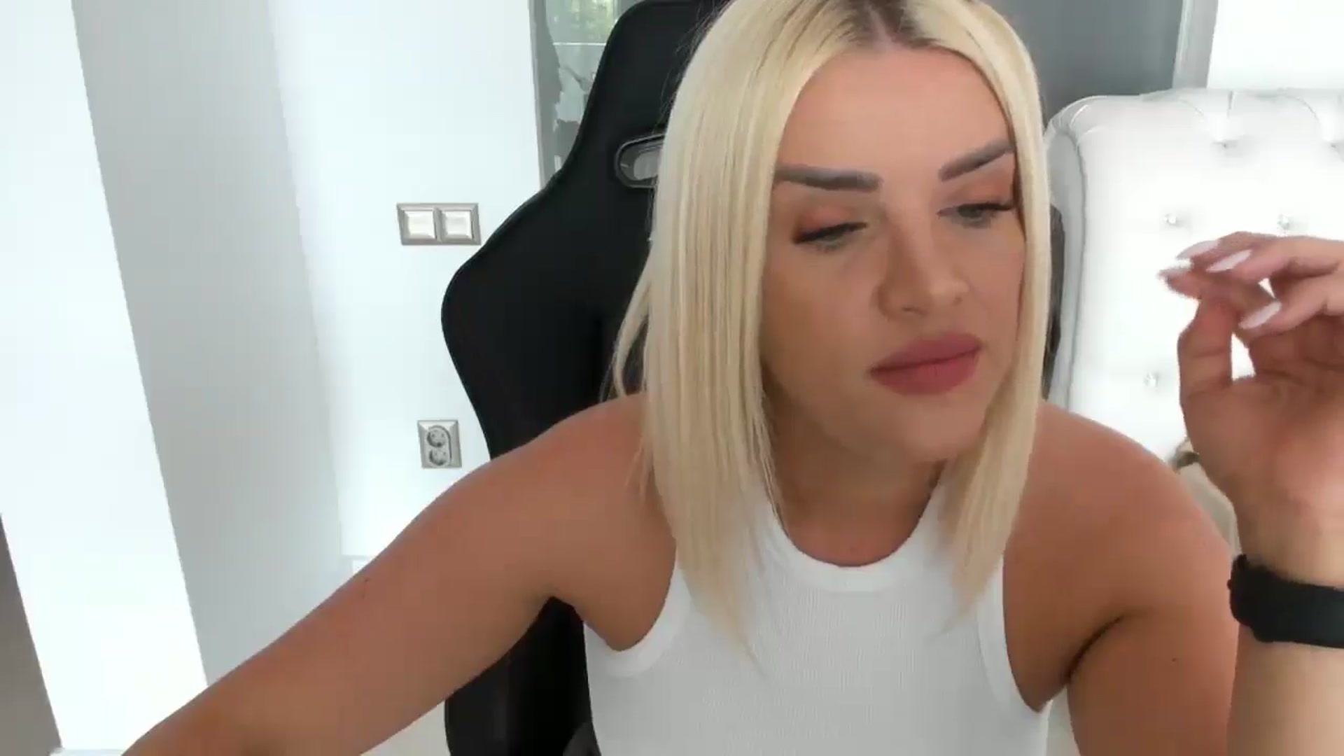 Gallery image thumbnail from Allesia_'s myfreecams stream on, 05/07/2025, 10:25 image 12 of 20