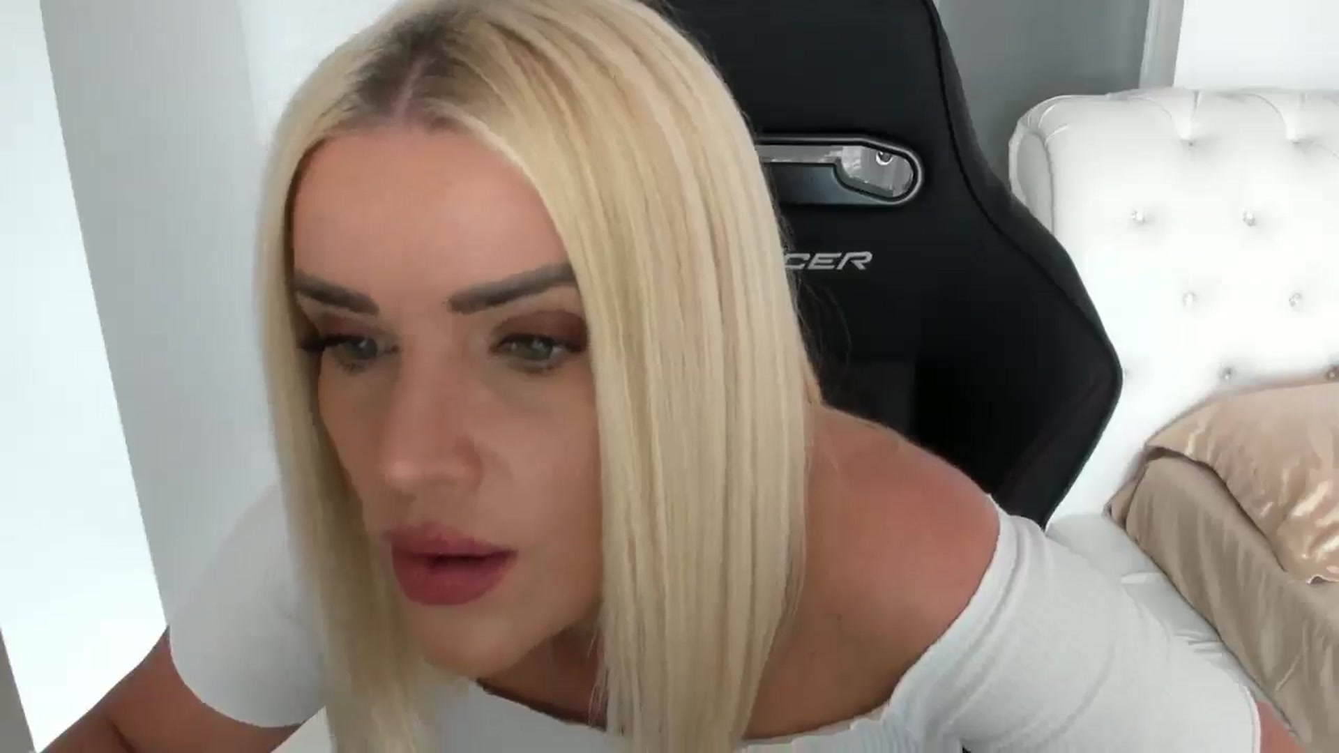 Gallery image thumbnail from Allesia_'s myfreecams stream on, 05/09/2025, 10:10 image 16 of 20
