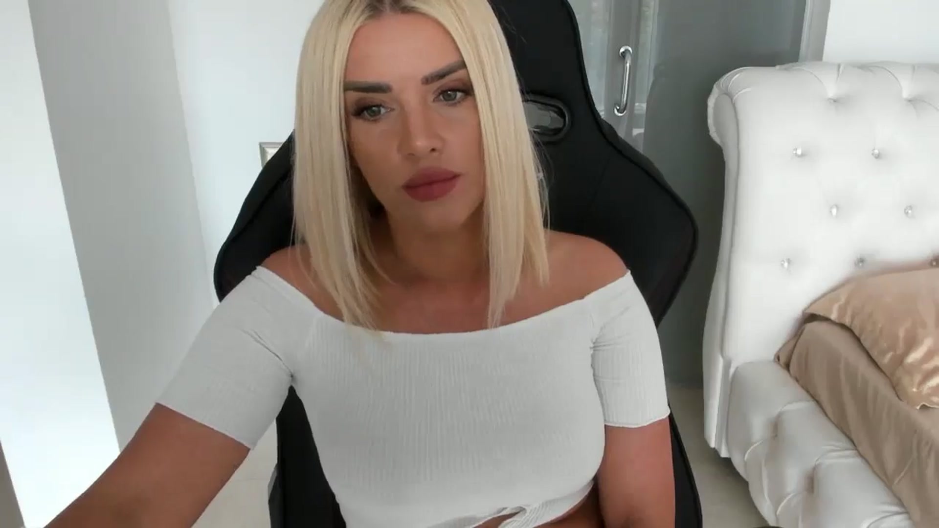 Gallery image thumbnail from Allesia_'s myfreecams stream on, 05/09/2025, 10:10 image 13 of 20