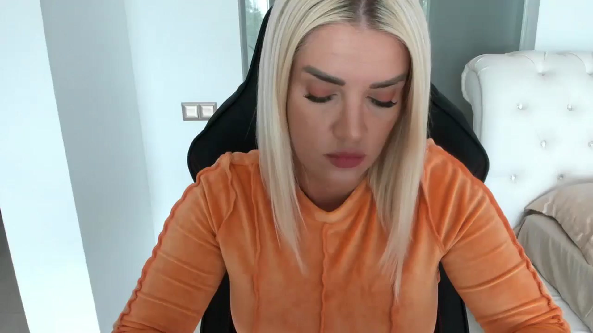 Gallery image thumbnail from Allesia_'s myfreecams stream on, 05/10/2025, 10:57 image 1 of 20