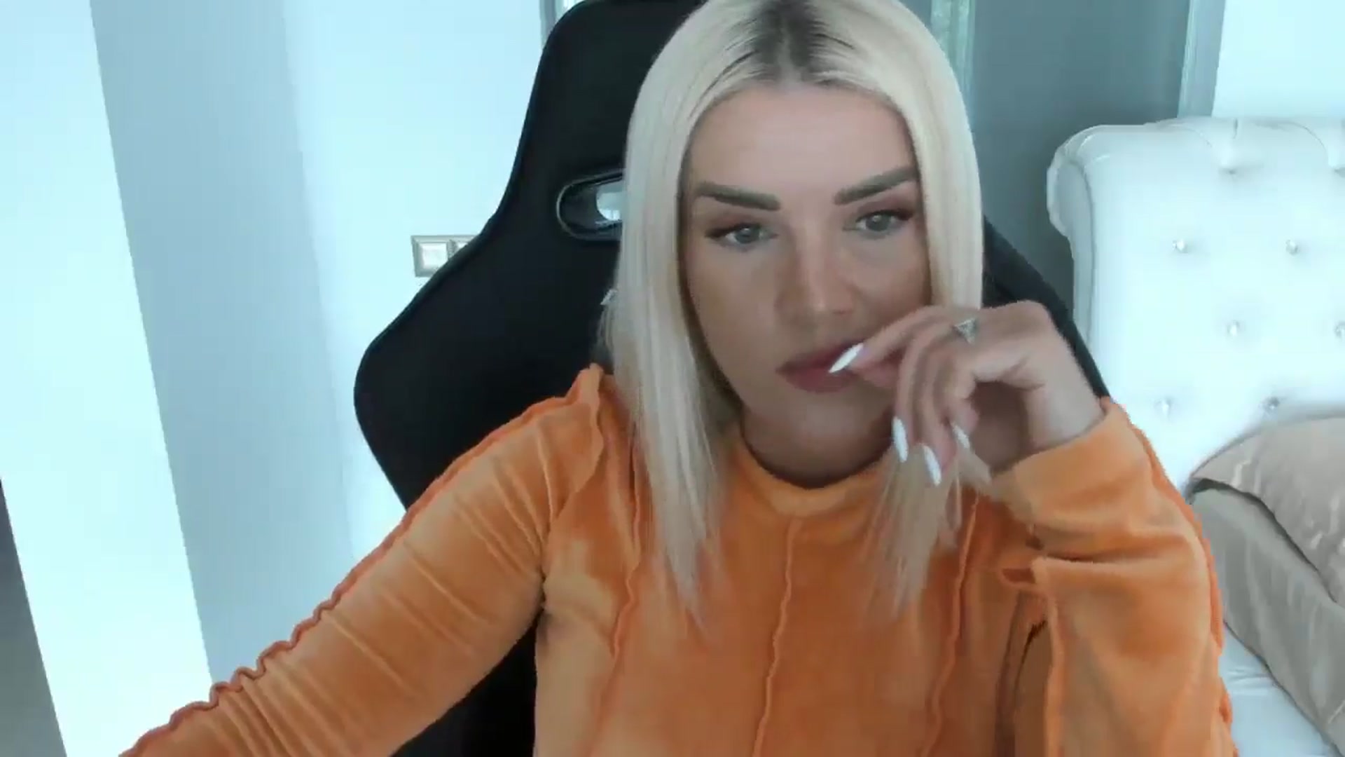 Gallery image thumbnail from Allesia_'s myfreecams stream on, 05/10/2025, 10:57 image 5 of 20