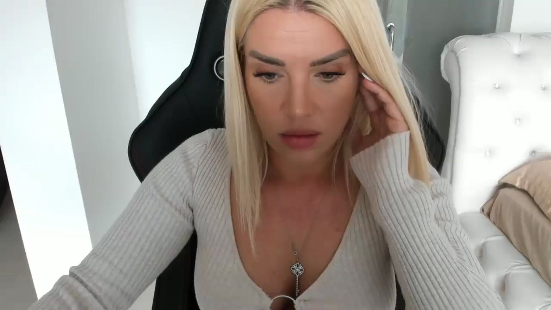 Gallery image thumbnail from Allesia_'s myfreecams stream on, 05/12/2025, 11:33 image 5 of 20