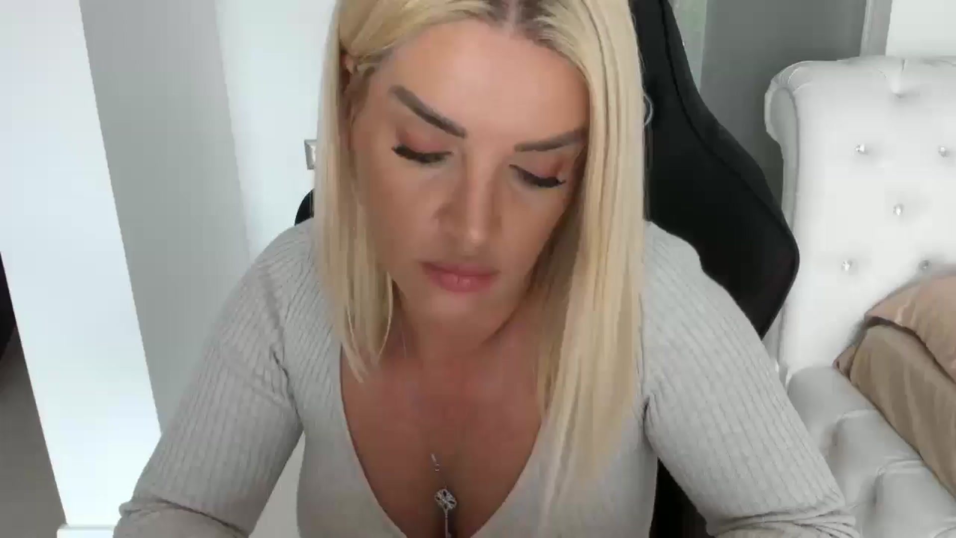 Gallery image thumbnail from Allesia_'s myfreecams stream on, 05/12/2025, 11:33 image 13 of 20