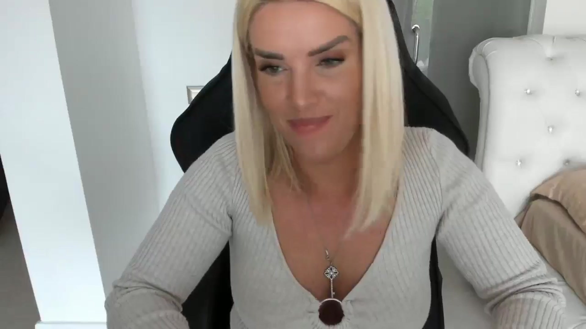 Gallery image thumbnail from Allesia_'s myfreecams stream on, 05/12/2025, 11:33 image 16 of 20