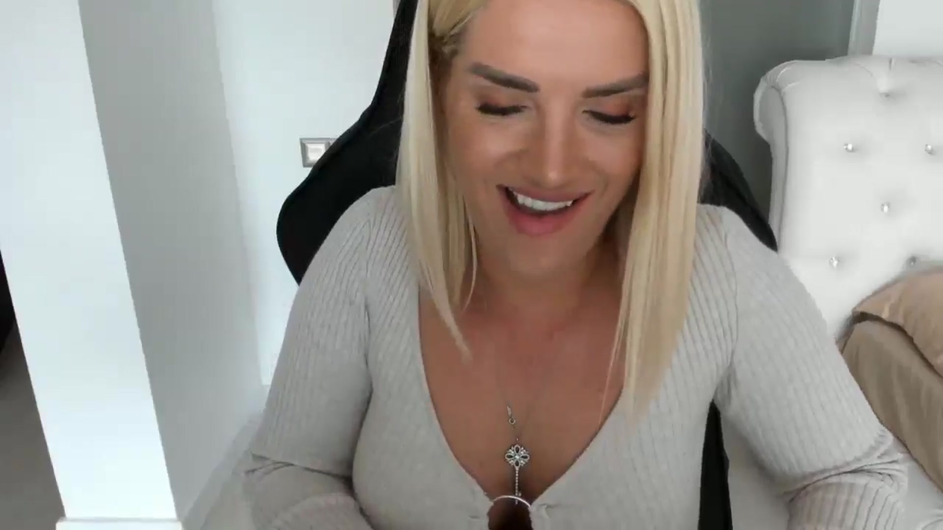 Gallery image thumbnail from Allesia_'s myfreecams stream on, 05/12/2025, 11:33 image 14 of 20