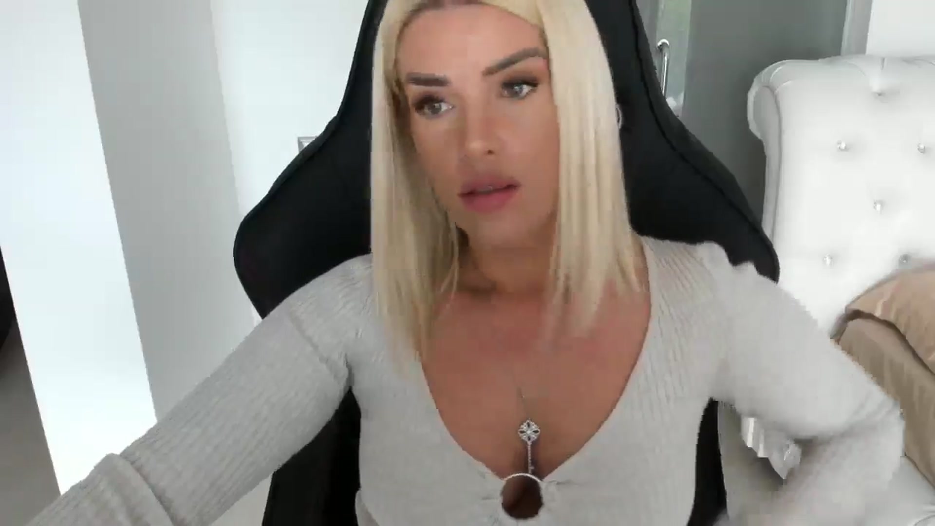 Gallery image thumbnail from Allesia_'s myfreecams stream on, 05/12/2025, 11:33 image 9 of 20