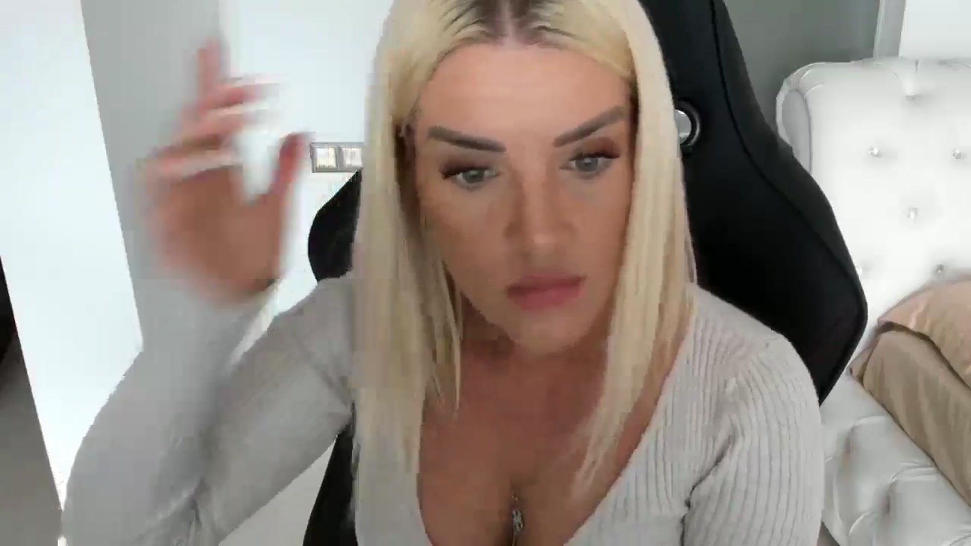 Gallery image thumbnail from Allesia_'s myfreecams stream on, 05/12/2025, 11:33 image 8 of 20