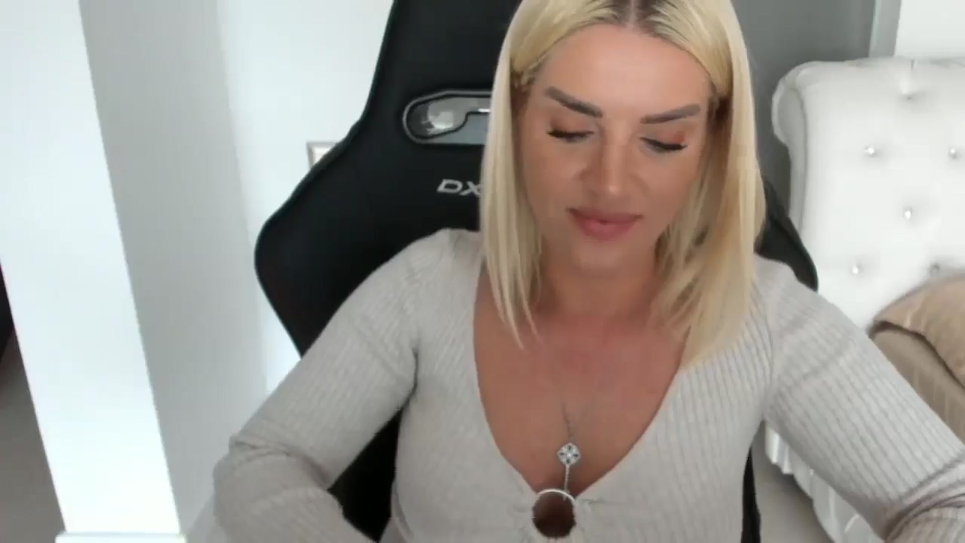 Gallery image thumbnail from Allesia_'s myfreecams stream on, 05/12/2025, 11:33 image 15 of 20