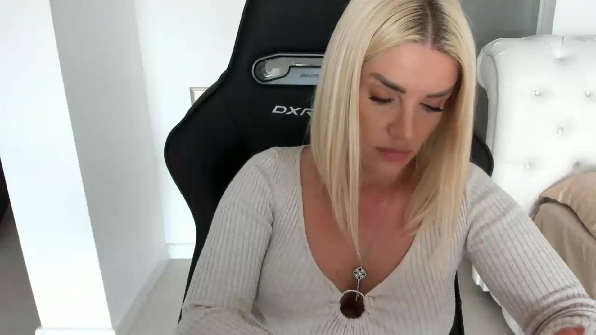 Gallery image thumbnail from Allesia_'s myfreecams stream on, 05/12/2025, 11:33 image 12 of 20
