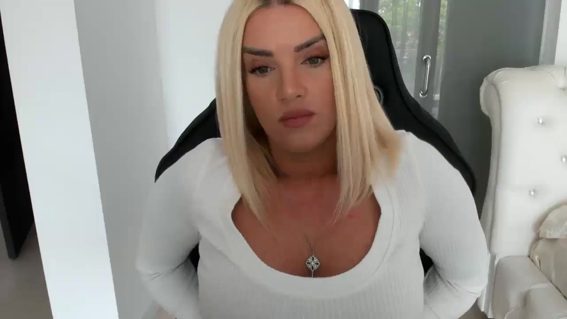 Gallery image thumbnail from Allesia_'s myfreecams stream on, 05/14/2025, 10:57 image 5 of 20