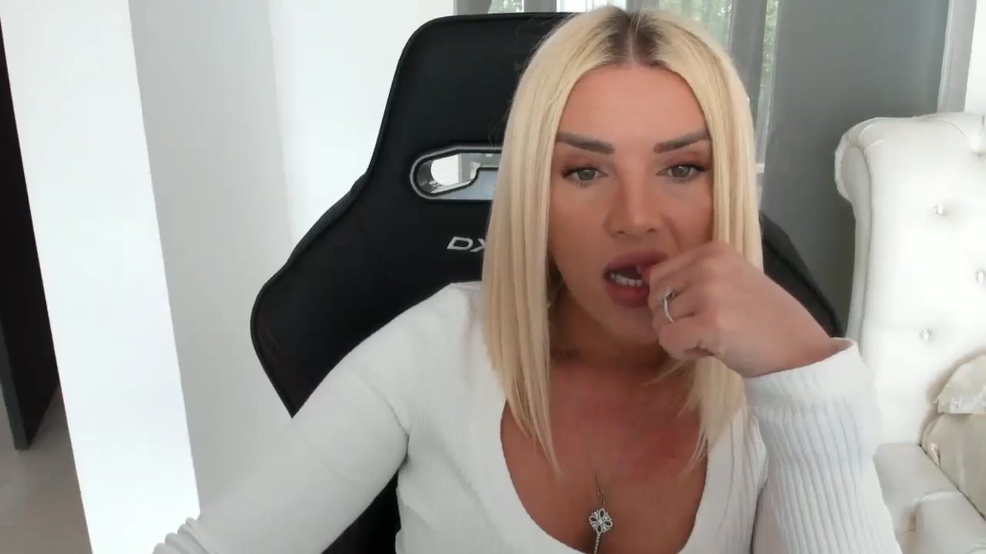 Gallery image thumbnail from Allesia_'s myfreecams stream on, 05/14/2025, 10:57 image 4 of 20