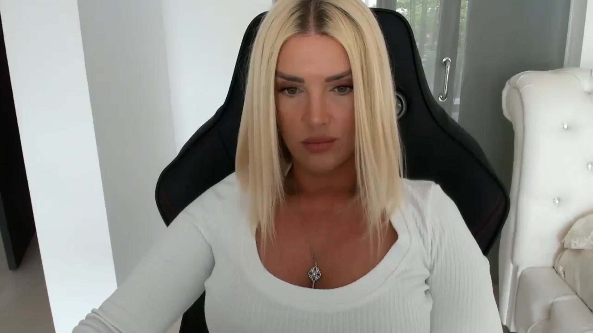 Gallery image thumbnail from Allesia_'s myfreecams stream on, 05/14/2025, 10:57 image 7 of 20