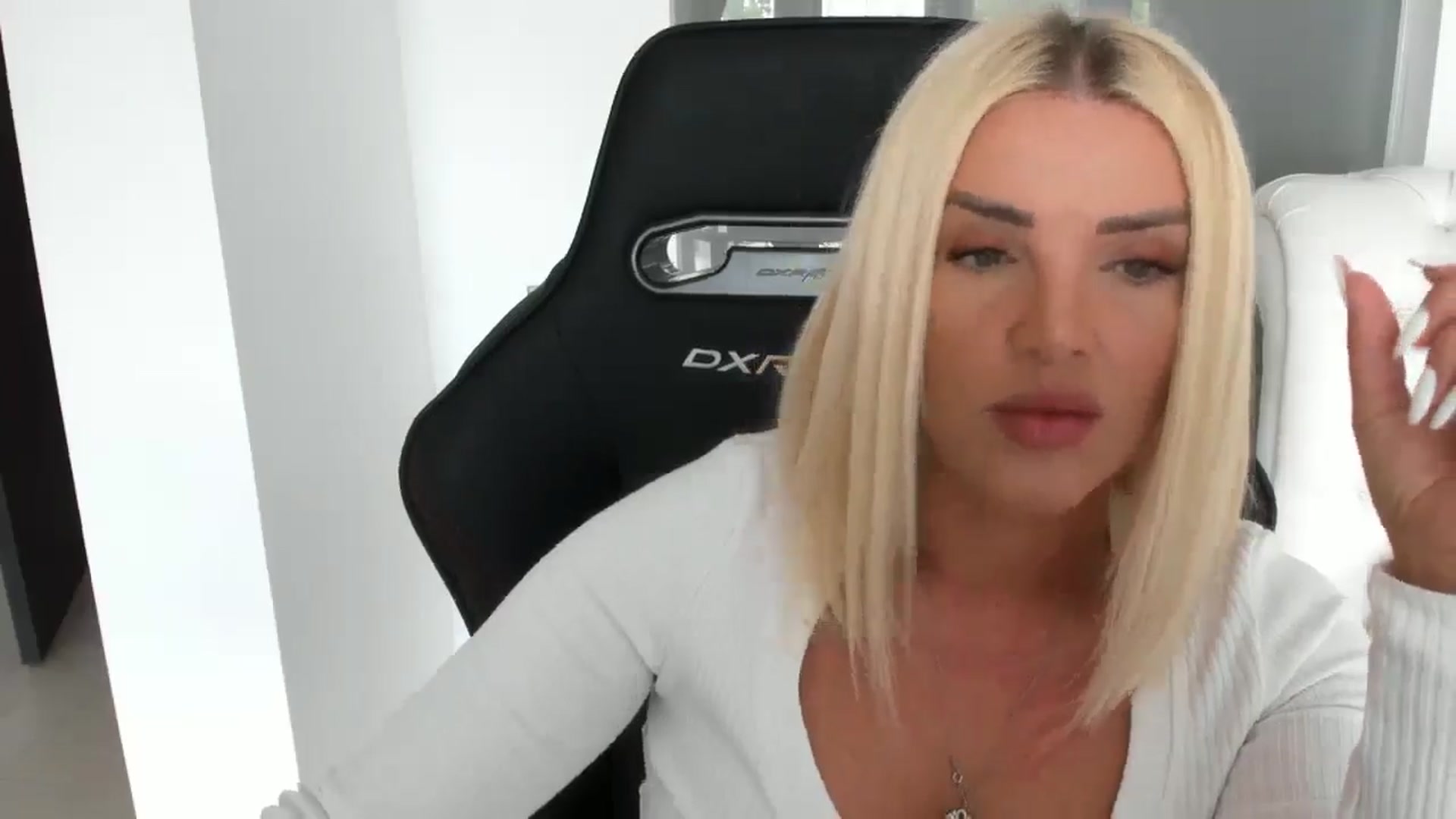 Gallery image thumbnail from Allesia_'s myfreecams stream on, 05/14/2025, 10:57 image 3 of 20