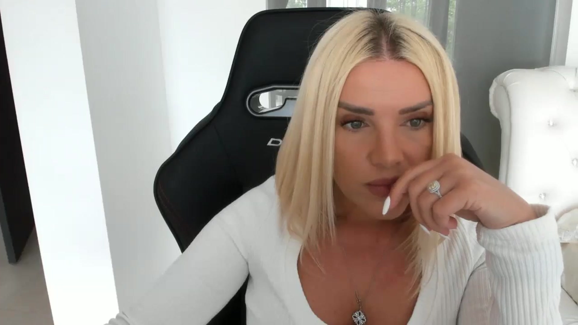 Gallery image thumbnail from Allesia_'s myfreecams stream on, 05/14/2025, 10:57 image 10 of 20