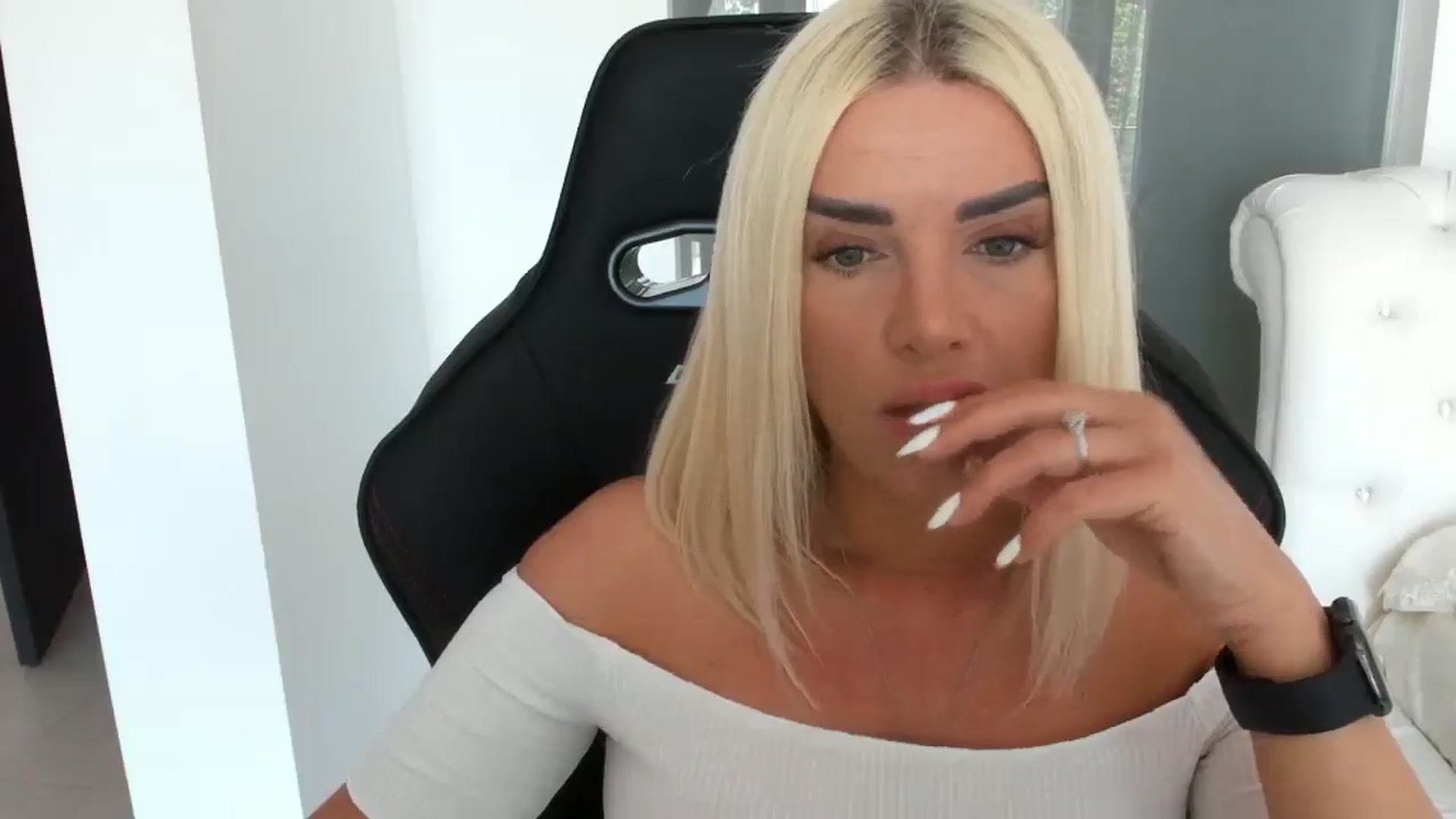 Gallery image thumbnail from Allesia_'s myfreecams stream on, 05/15/2025, 09:56 image 2 of 20