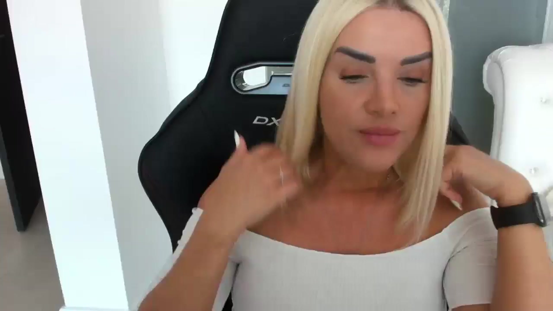 Gallery image thumbnail from Allesia_'s myfreecams stream on, 05/15/2025, 09:56 image 8 of 20