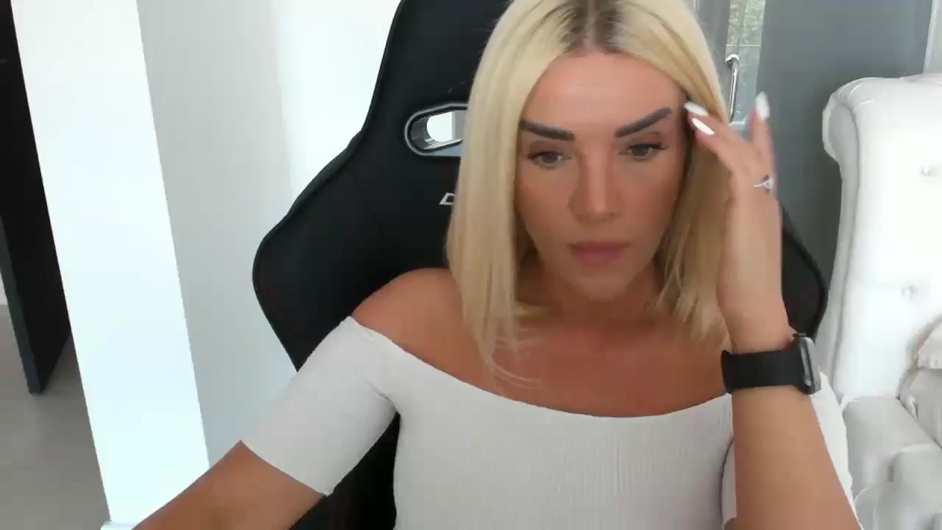 Gallery image thumbnail from Allesia_'s myfreecams stream on, 05/15/2025, 09:56 image 15 of 20